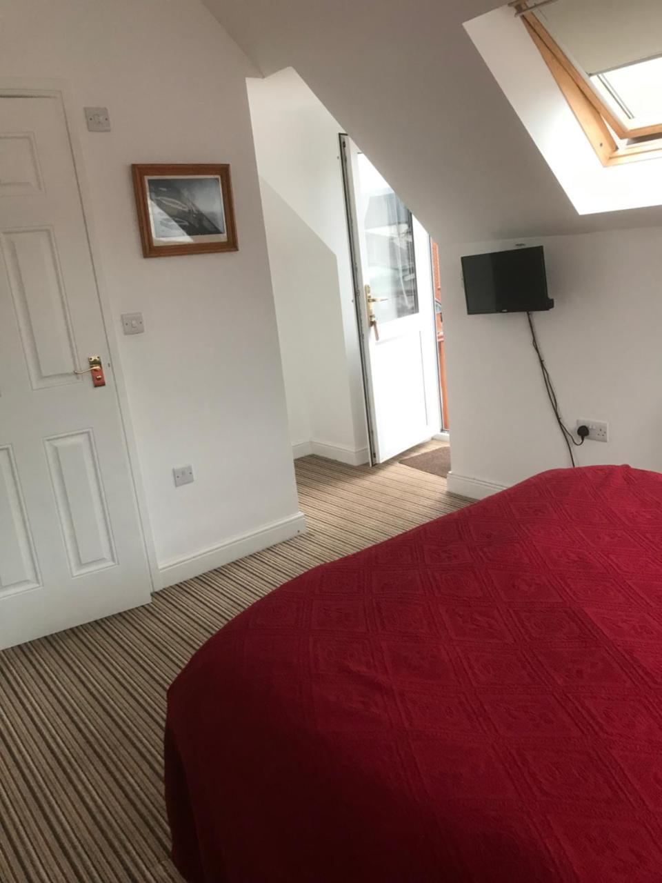 Studio Above Worlds End Microbrewery And Behind The Crown Inn Pewsey מראה חיצוני תמונה